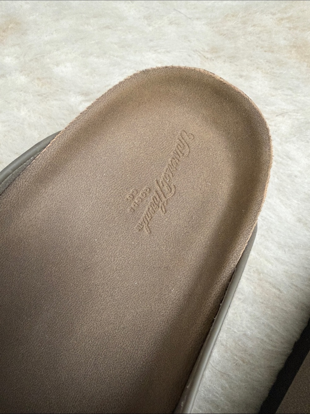 Universal Thread Clogs - Picture 2 of 3